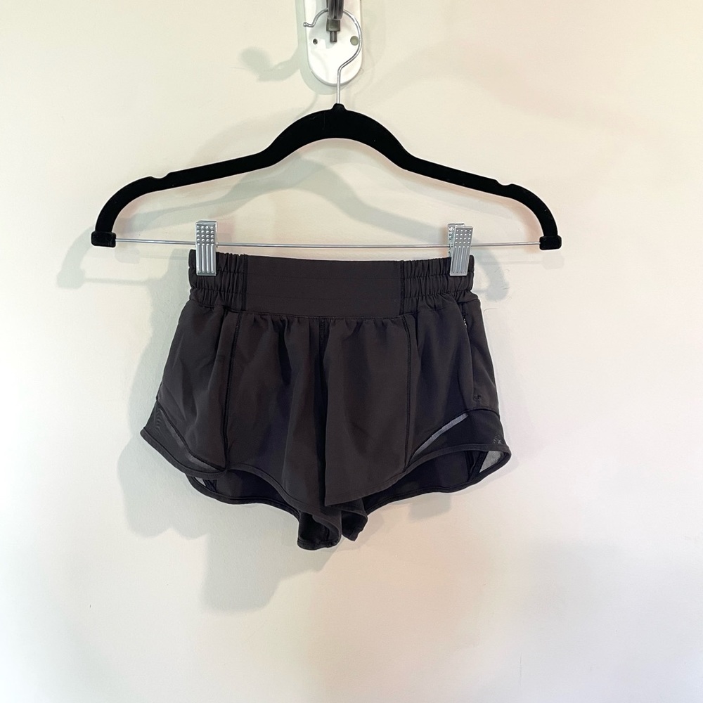 Lululemon Hotty Hot Low-Rise Lined Short 2.5”